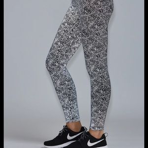 NWT Noli Yoga Silver Reflective Leggings